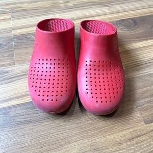 Size 37-38 Maroon Calzuro classic with holes